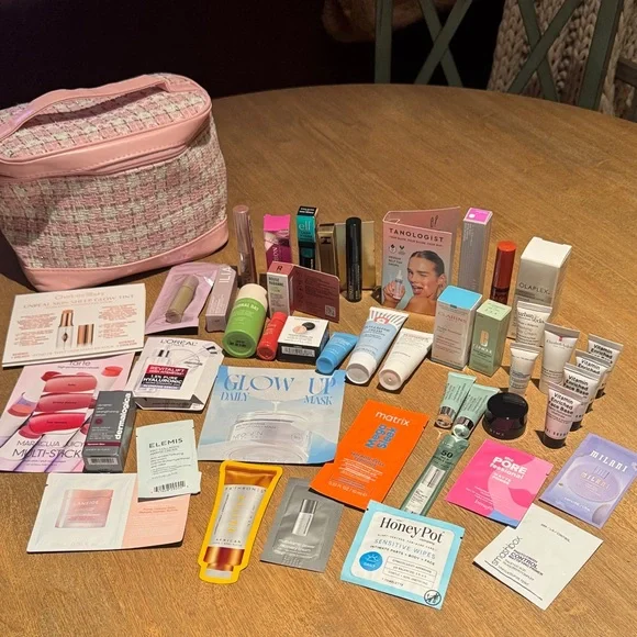 46-Piece Beauty Sample Lot + Pink Tweed Makeup Case | Skincare, Makeup & Hair - Picture 1 of 9